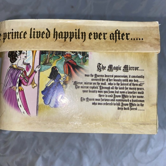 Paul Cardew Snow White 2 piece mug set - Picture 4 of 13